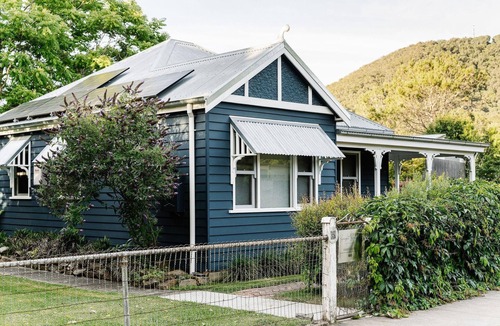 Bright Cottage | Corner Cottage Bright - Corner Cottage Bright – Where Heritage Meets Luxury in the Heart of Bright