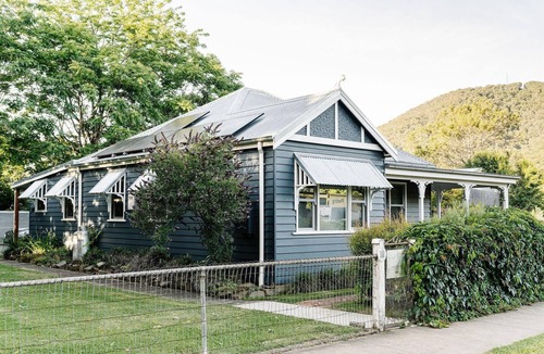 Bright Cottage | Corner Cottage Bright - Corner Cottage Bright – Where Heritage Meets Luxury in the Heart of Bright