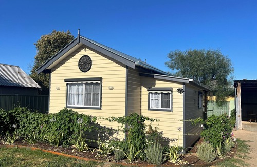 Echuca Cottage | Cosy comfortable great location nEchuca cbd : The Watchmakers cottage.