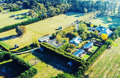 Tyabb Cottage | Cosy FarmStay@Harmony Cottage on Melbournes' Famous Mornington Peninsula