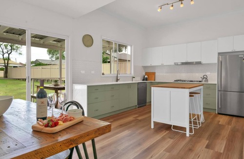 Aberdare House | Cosy Hunter Valley Cottage · Hot Tub · BBQ Veranda · Pet-Friendly