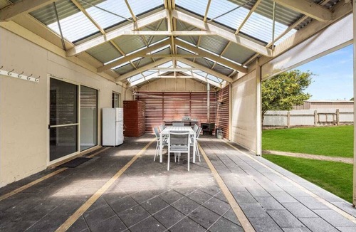 Mount Gambier House | Cosy Lodge Mount Gambier close to shopping, eating, playing