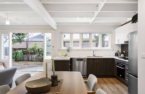 Ascot Vale Cottage | Cottage haven close to Ascot Vale cafes, restaurants, racecourse and showgrounds