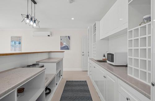 Aldinga House | Cottage On Vines - Aldinga - C21 SouthCoast Holidays