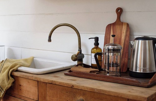 South Fremantle Cottage | Couples retreat + Secret Garden + Outdoor bath - Rest + Recharge + Reconnect