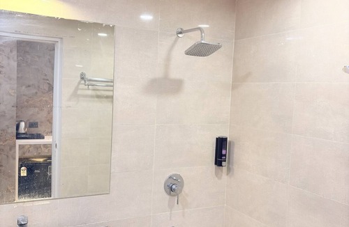 Auli House | Cozy 1-bedroom building in serene Lucknow with AC comfort