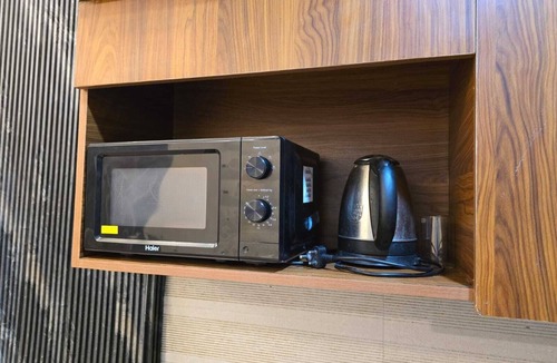 Greater Noida Apartment | Cozy 1-bedroom studio in wonderful Greater Noida with AC