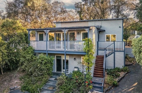 Warrandyte House | Cozy 1-bedroom with private bathroom in a house in tranquil Warrandyte with AC