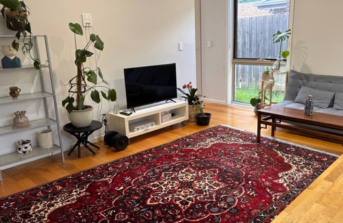 Heidelberg Heights Apartment | Cozy 2BDR Ivanhoe Unit with Modern Amenities