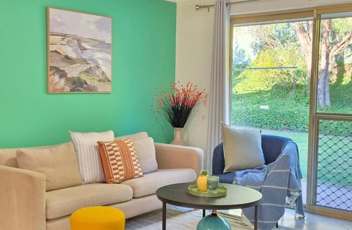 Spencer Park House | Cozy and Elevated 4BR Home near Albany CBD & Beach