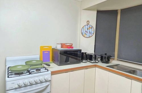 Spencer Park House | Cozy and Elevated 4BR Home near Albany CBD & Beach