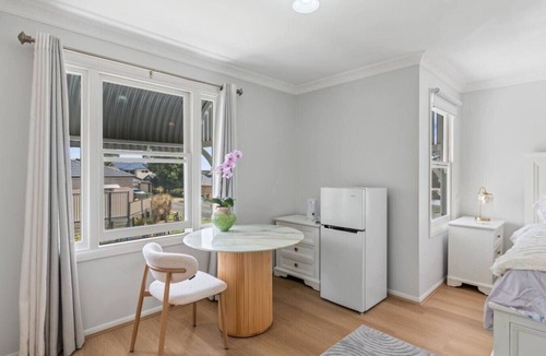 Springfield Lakes House | Cozy Master Room | Shared Unit Parking