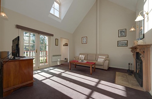 Grove Apartment | CRABTREE RIVERFRONT COTTAGES 2 cottages EMILY & ELIZA COTTAGES Beautiful riverfront peaceful location RELAX & ENJOY