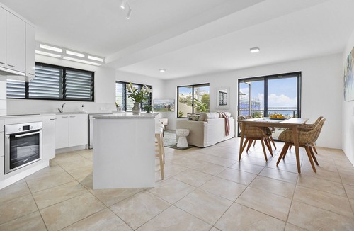 Sunshine Beach Apartment | Crystal Shores Unit 3, 200m from beach, dog friendly
