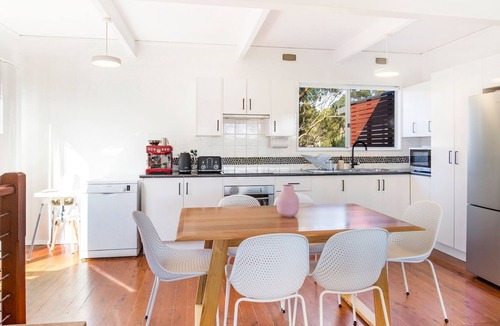 Culburra Beach House | Curley’s Sunsets - Pet Friendly - 10 Mins Walk to Beach