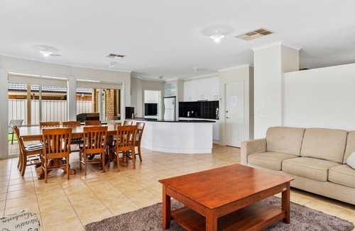 Bundalong House | D3 Ski Ranch. 5-bedroom waterfront home and private jetty.