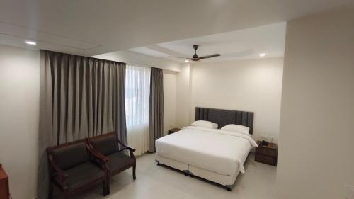 Sholinghur Hotel | Darling Grand SME
