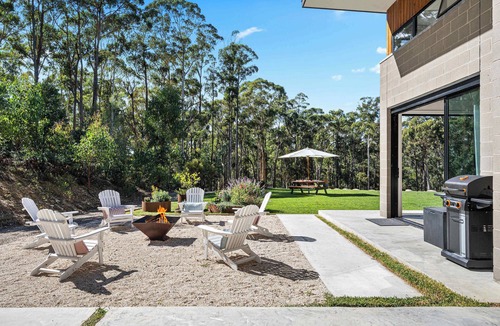 Eganstown House | Daylesford retreat on 6 acres, sleeps 8 w/firepit