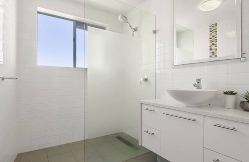 Caloundra Apartment | Deepwater Cove Unit 7, 68 Lower Gay Terrace, Bulcock Beach
