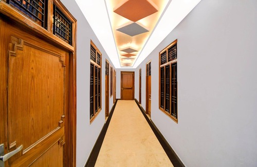 Sultanpur House | Deluxe Hotel O Amhat Sultanpur City