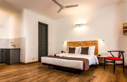 Kochi House | Deluxe King Clubhouse Vytilla Kochi