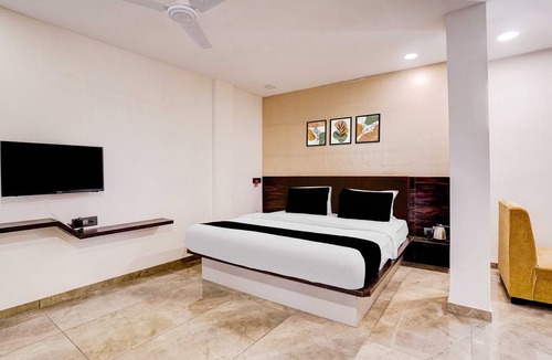 Kochi House | Deluxe Twin Clubhouse Vytilla Kochi