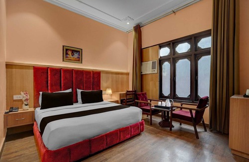 Kochi House | Deluxe Twin Clubhouse Vytilla Kochi