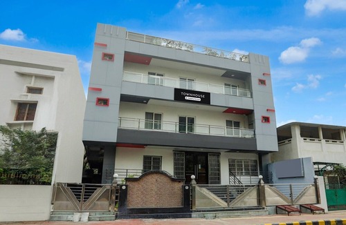 Allahabad House | Deluxe with BalconyAPS In