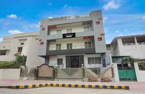 Allahabad House | Deluxe with BalconyAPS In