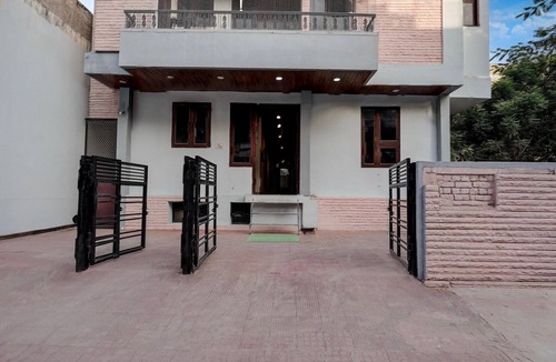 Jagatpura House | DeluxeHotel Kartik Inn