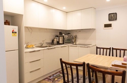 Upwey Apartment | Detached Apartment plus breakfast - historic and elegant