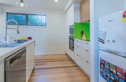 Cowes House | Disabled access and wheelchair friendly, pets allowed, disabled bathroom