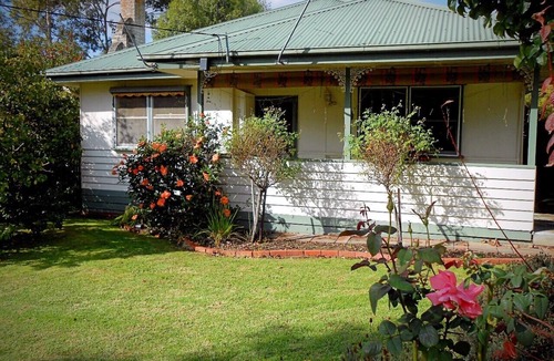 Kilsyth House | "Discounted Long Stays | Home Comfort in a 3-Bed Croydon/Kilsyth."