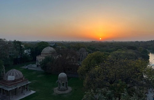 Hauz Khas Village Apartment | Diwan-E-Khas 2