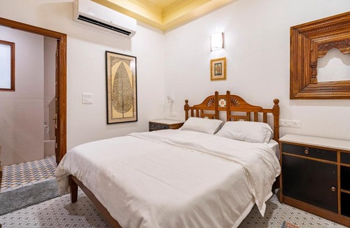 Hauz Khas Village Apartment | Diwan-E-Khas 3