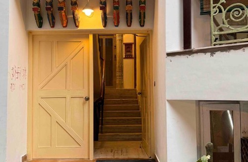 Hauz Khas Village Apartment | Diwan-E-Khas 3