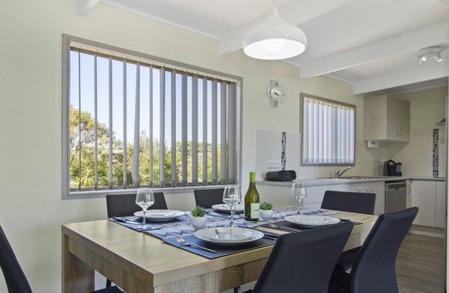 Culburra Beach House | Dolphin Breeze – pet friendly