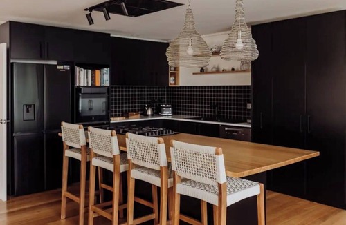 St Helens Apartment | Doric Dreams - Short Stroll to St Helens
