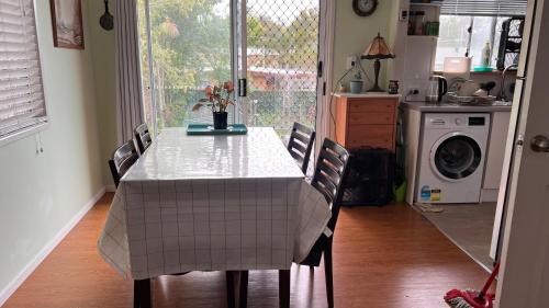 Daisy Hill House | Double Rooms exit24 on M1