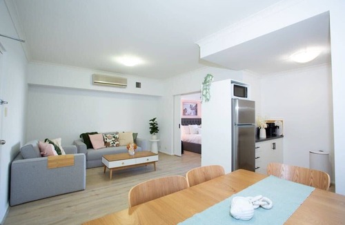 Northbridge Apartment | Downtown Apt by RAC Arena w/Pool & WiFi
