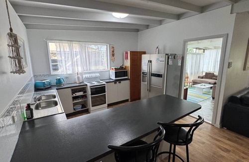 Rainbow Beach House | Drift at Rainbow – 4BR/8 Guests, Big Fenced Yard, Dogs Welcome, 300m to Sand