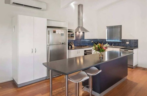 Eagle Bay House | Eagle Vista—Beachside Bliss with Bushland Serenity