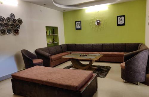 The Mall Road Apartment | EARTH 3BHK By Wabi Sabi Stays