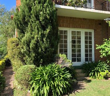 East Melbourne Apartment | East Melbourne City Studio - Amazing Location & Sunny Charm