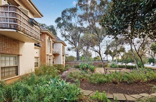 Hawthorn Apartment | EASTER SPECIAL