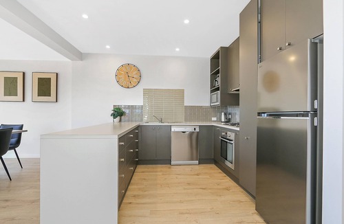 Ebden Apartment | Ebden Lake House - Stylish two bedroom apartment right on Lake Hume