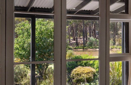 Wheatsheaf Apartment | Edessa Lodge- tranquil bush retreat 5 mins from Daylesford