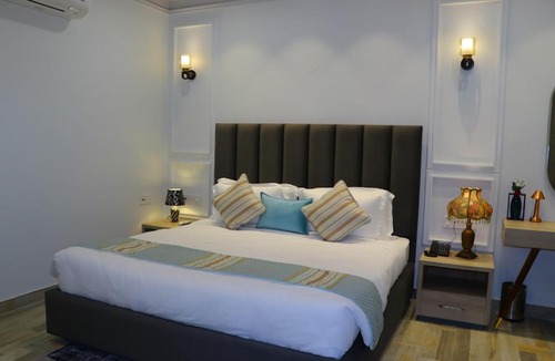 Khanna Hotel | Elegance Regency