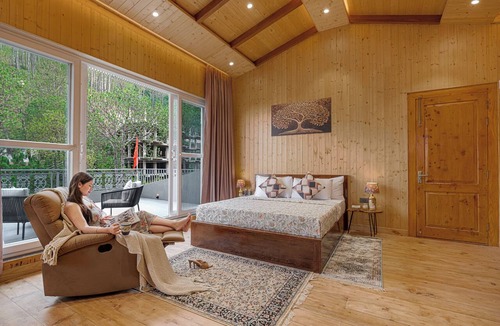 Kumarhatti Hotel | ELIVAAS Bask and Blessings 1 Room Suites