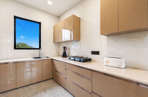 Dagshai Apartment | ELIVAAS Panchvati Veloraa 6BHK